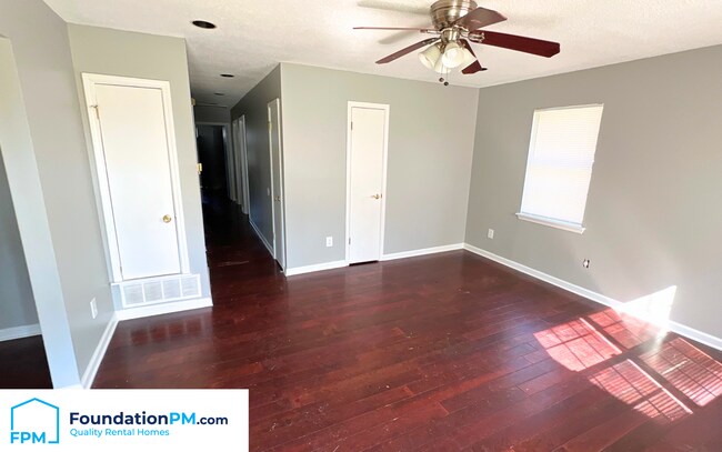 Photo - 1375 Adelaide St