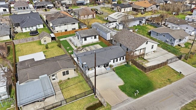 Building Photo - 3531 Cedar Hill Ln