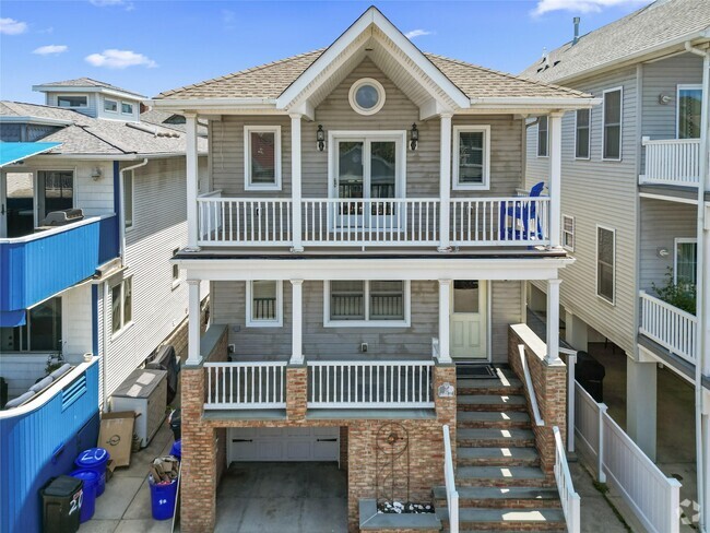 Building Photo - 18 Illinois Ave Unit upper Rental