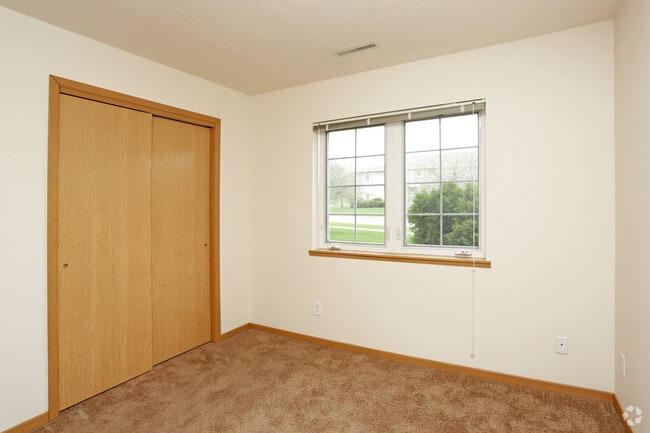 2BR, 1.5BA - 760 SF - Bedroom