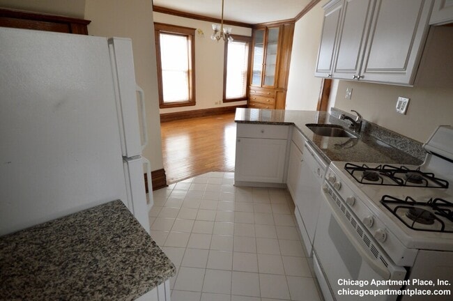Photo - 2329 N Halsted St