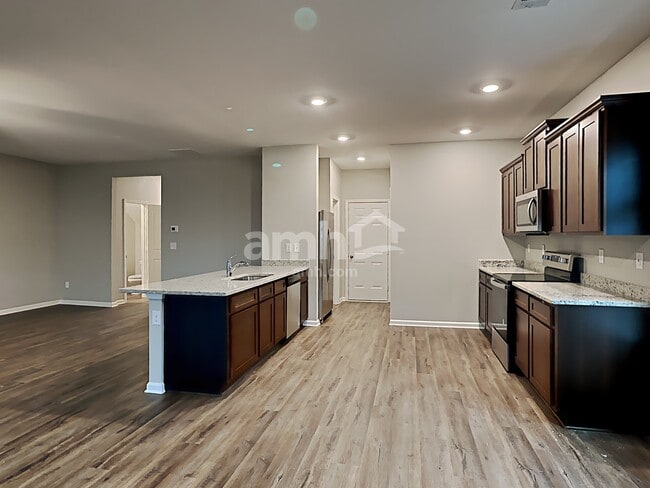 Photo - 625 Gleaner Wy