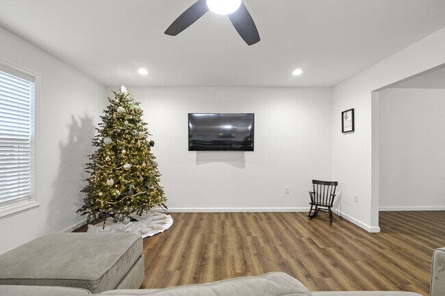 Photo - 100 Cilento Dr