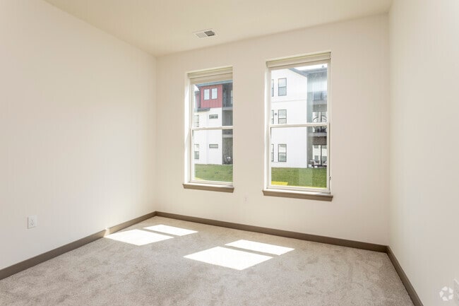 2BR, 2BA - 1200SF