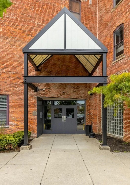 Front door to building - 432 E. Rich St Unit 4i