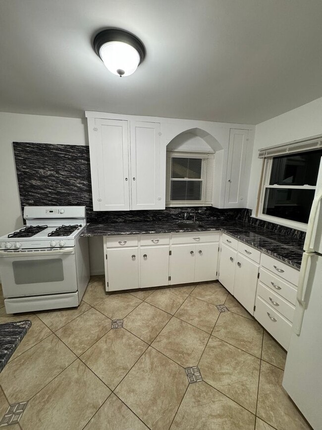 Photo - AVAILABLE NOW! SECTION 8 APPROVED! Charming 2-Bedroom Home in Quiet Pontiac Neighborhood!