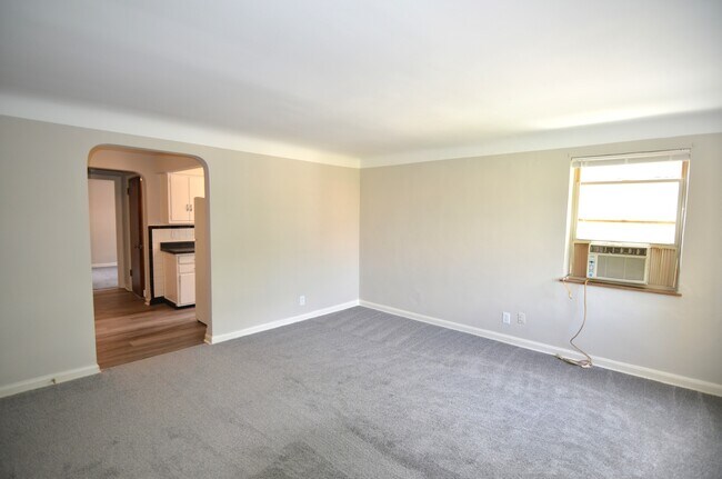 Photo - 6615 Bantry Ave