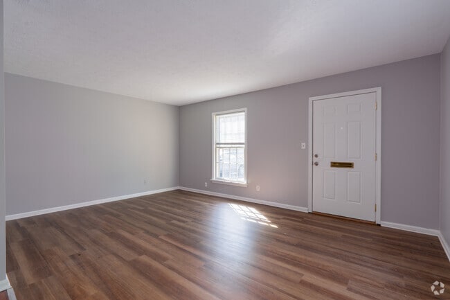 1BR, 1BA - 775SF - Living Room - Minor Lane