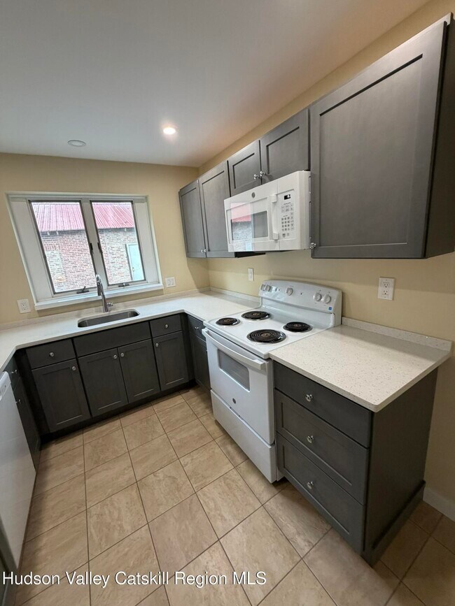Photo - 230 Mansion St