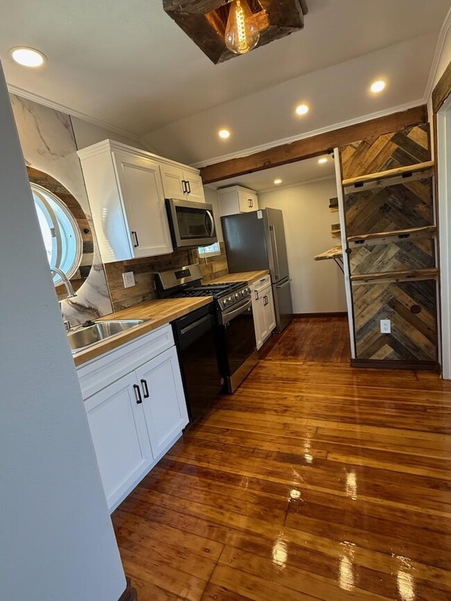 Photo - 3684 43rd St