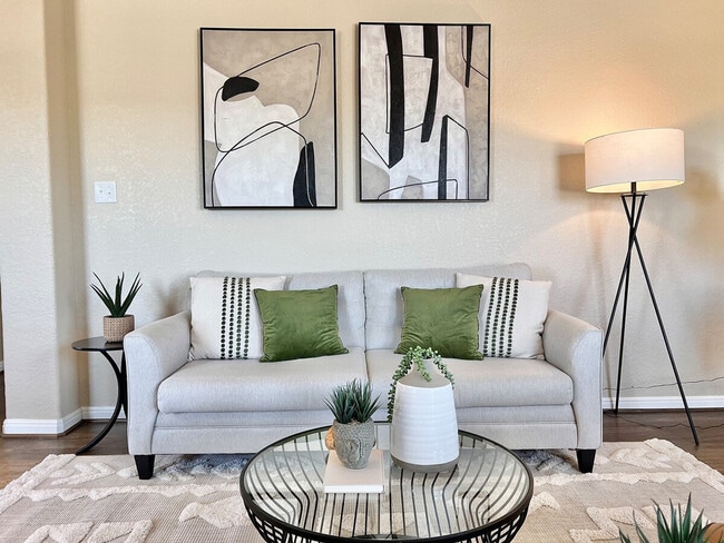 11235 Silver Rose Unit SI ID1621271P