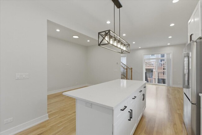 Photo - 858 N Paulina St Unit 00CH1