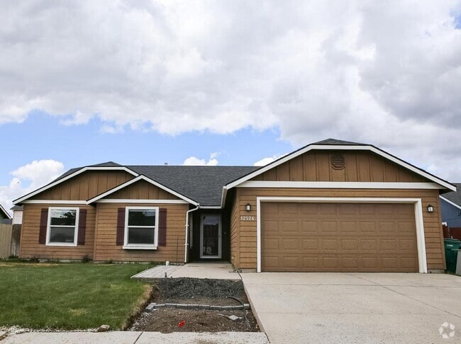 Building Photo - 3 Bed Home with Attached Garage