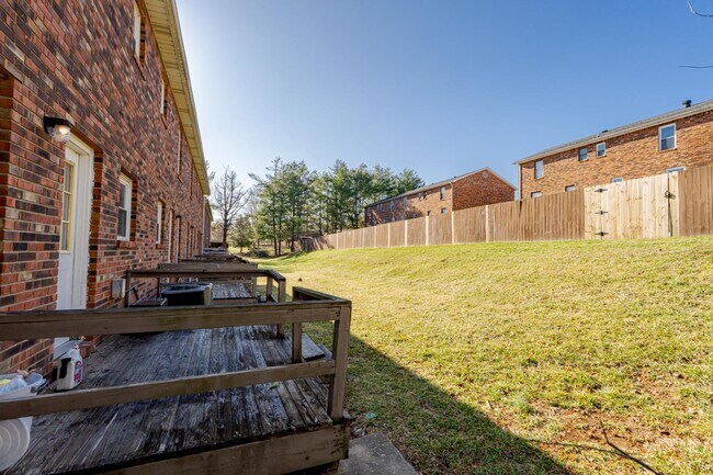 Photo - 313 Berkley Ct
