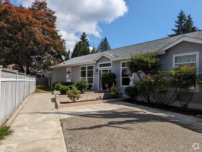 Building Photo - 15218 12th Ave NE Rental