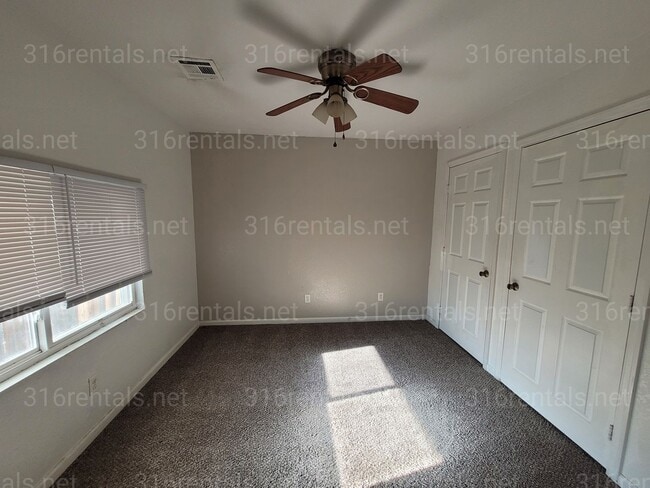 Building Photo - $950 - 2 bedroom/ 2 bathroom - Single Family Home