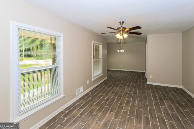 Photo - 160 Allenwood Rd