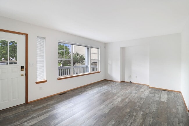 Photo - 2 Bed 1 Bath - Single Story - Pet Friendy - Large Backyard