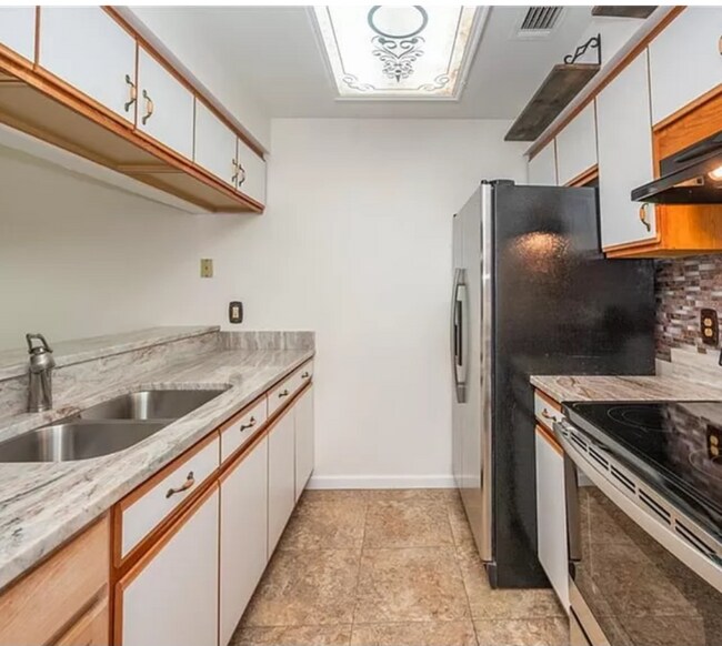 Photo - 405 Camberley Way Unidad G