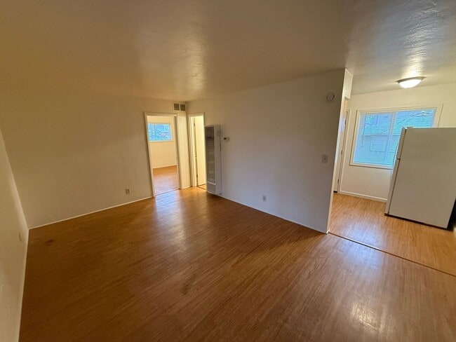 Photo - 1137 Saginaw St S