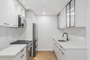 2BR, 2BA - 635SF - Kitchen
