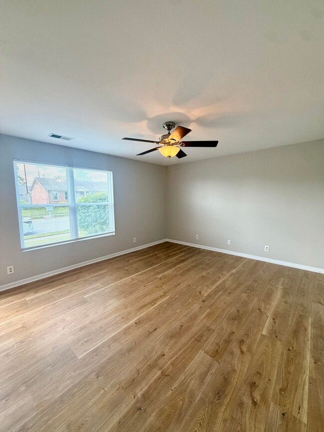 Photo - 523 Tecumseh Trail