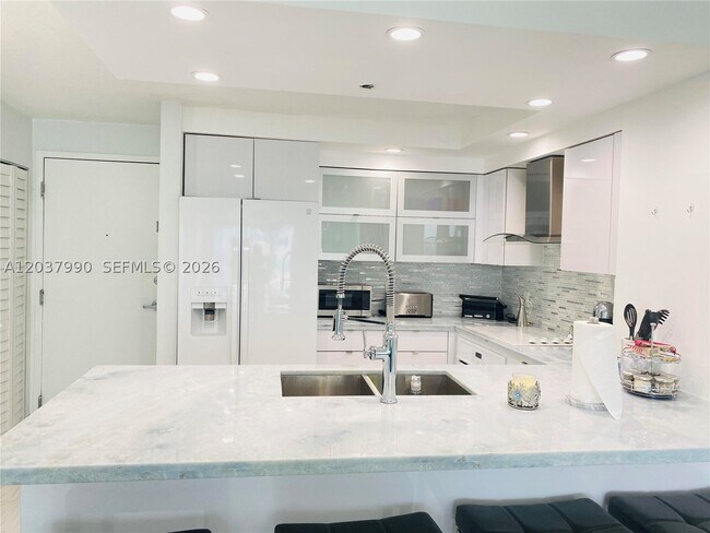 6917 Collins Ave Unit 1205