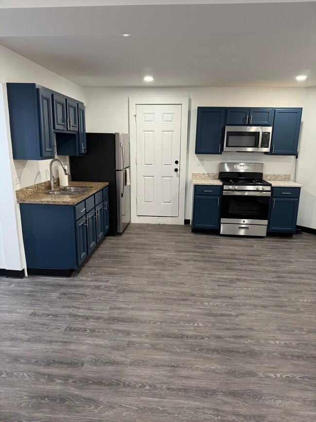 Building Photo - 2710 W 18th St Unit 2710 W 18th GARDEN