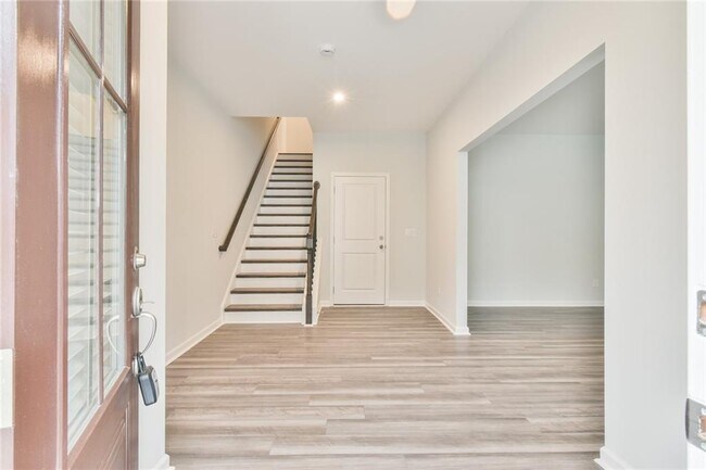 Photo - 2630 Whistler Wy NE