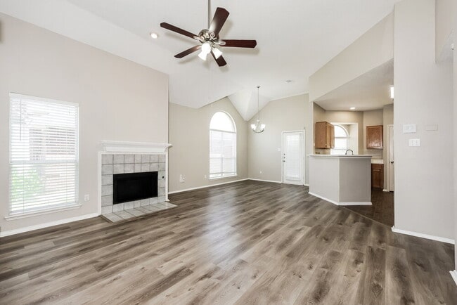 Photo - 2124 Creek Royal Dr