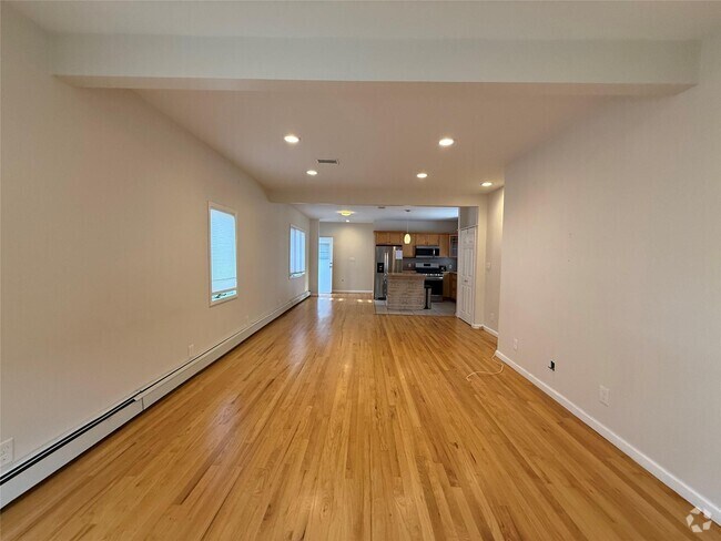 Building Photo - 512 E Penn St Unit Lower Rental