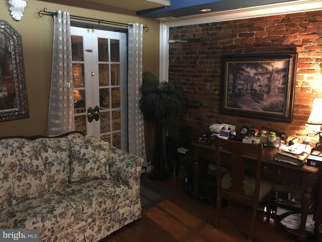 Photo - 433 W Girard Ave