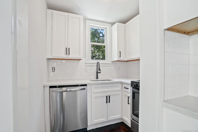 Photo - 28 Bridgeport Ave