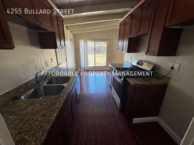 Photo - 4255 Bullard St