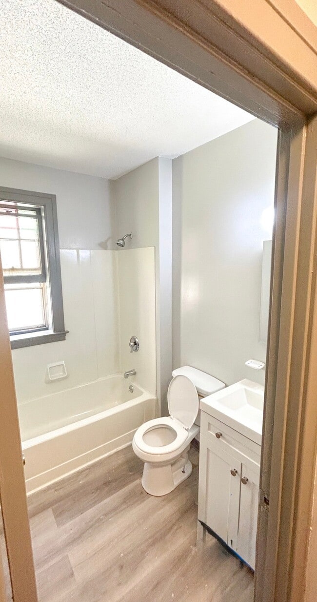 926 Asylum Ave Unit 1