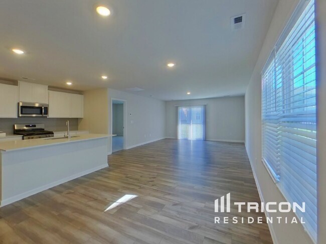 Photo - 4018 Rustling Grass Trl