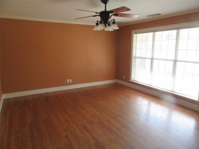 Photo - 2912 25th St N