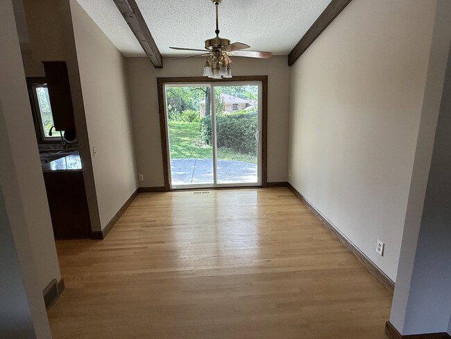 Photo - 5610 Matterhorn Dr NE