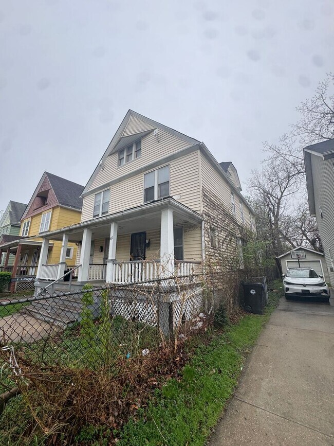 Photo - 632 E 101st St Unit Front RIGHT