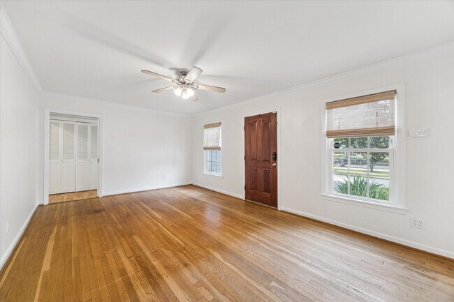 Photo - 1063 W 43rd St