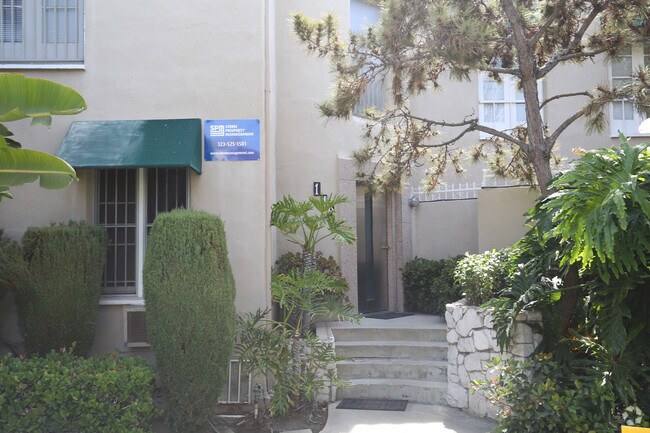 Photo - 140 S Elm Dr
