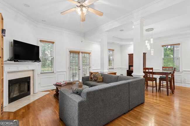 Photo - 649 Peeples St SW