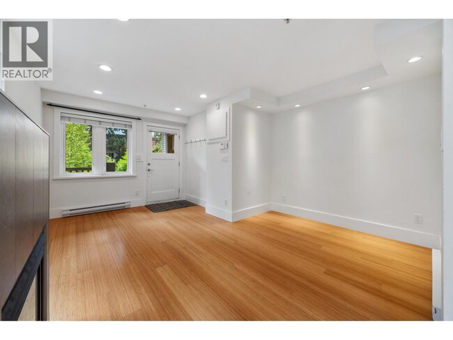 Photo - 67 E 16th Ave