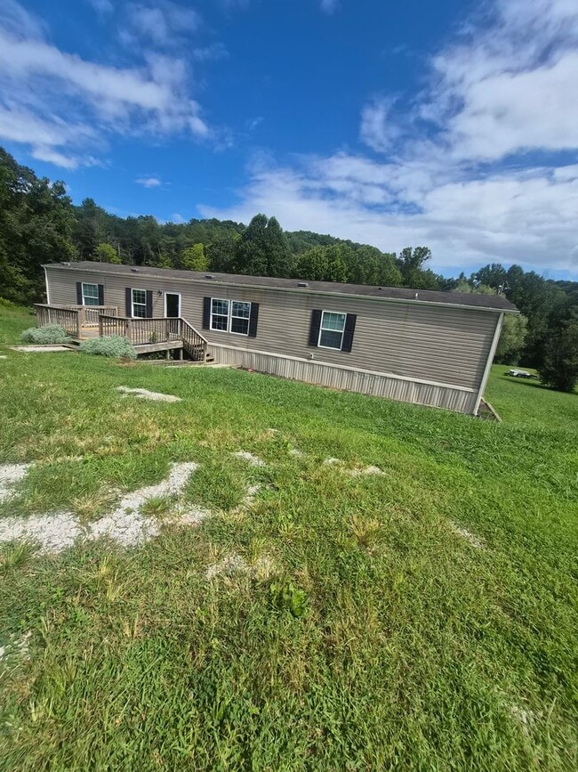 Photo - Heiskell 37754 - 3 bedroom, 2 bath home - Call Lisa Vineyard (865) 216-9334