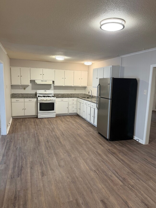 Photo - 505 S Main Ext