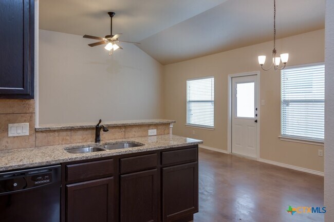 Photo - 137 Joanne Cv Townhome
