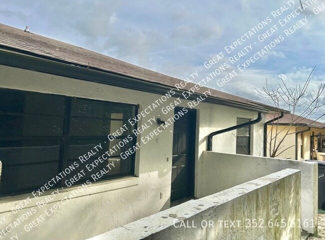 Building Photo - 1904 NE 17th Pl Unit #7