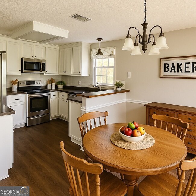 Photo - 211 Lucas Way