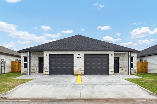 Photo - 2330 N Vly Cir Townhome
