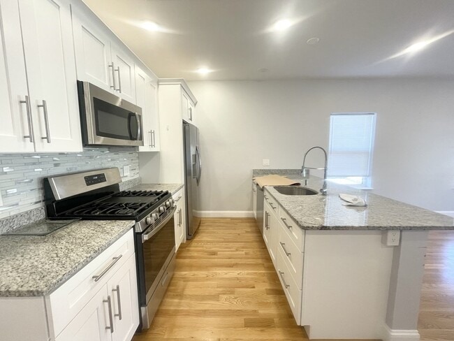 Building Photo - 65 Burrell St Unit 2